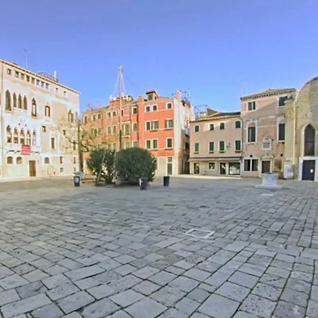 Castello Di Godego Sleeps 6 Wifi T248513 Apartment Venice