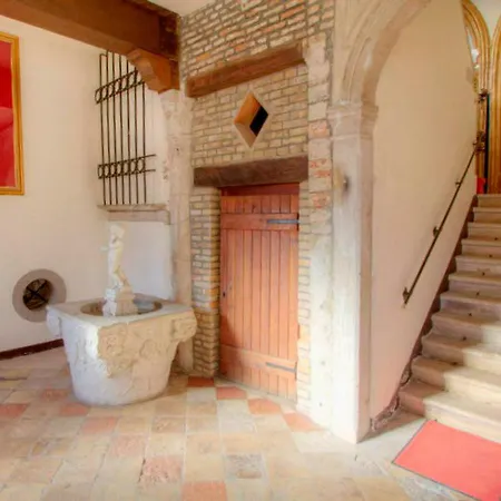 Castello Di Godego Sleeps 6 Wifi T248513 *