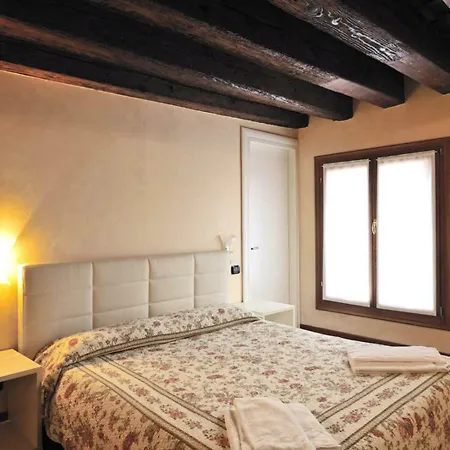 Appartement Castello Di Godego Sleeps 6 Wifi T248513 Venise