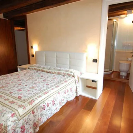 Castello Di Godego Sleeps 6 Wifi T248513 Apartment Venice