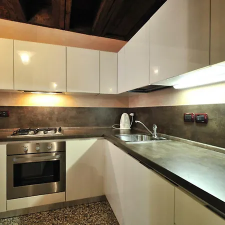 Castello Di Godego Sleeps 6 Wifi T248513 *