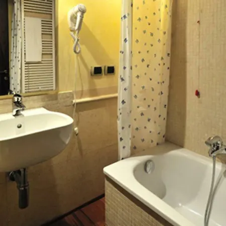 Castello Di Godego Sleeps 6 Wifi T248513 *
